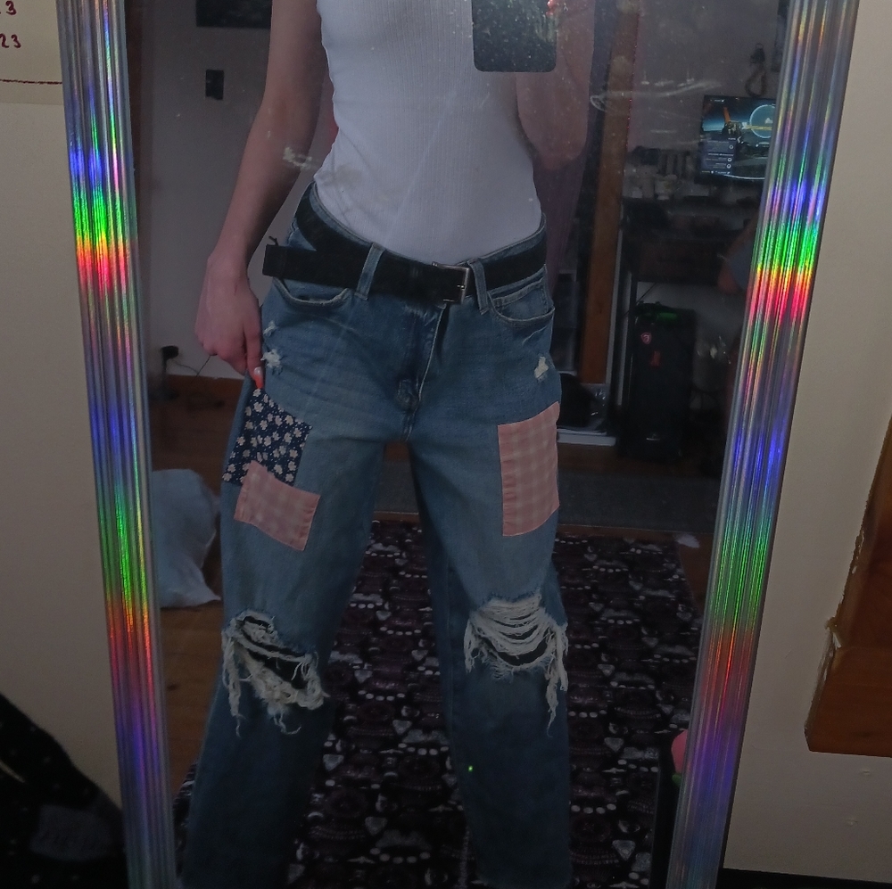 WOMAN'S HIGH RISE BLUE RIPPED PATCHWORK JEANS - Picture 10 of 11